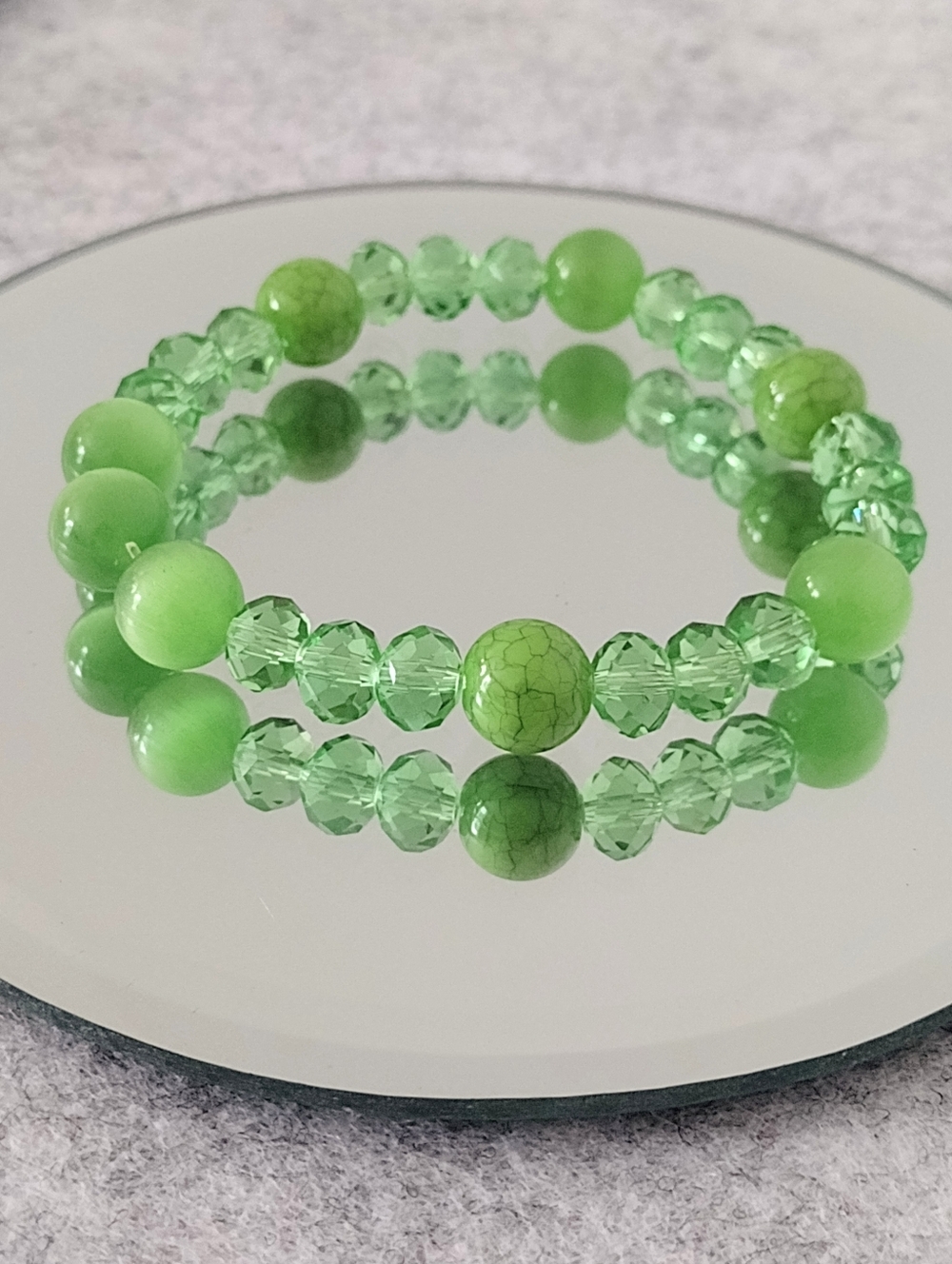 🌸 2/$12🌸 Green Acrylic And Glass Beaded Stretch Bracelet